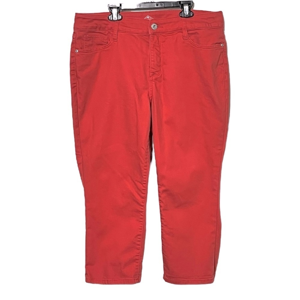 St.John’s Bay Capri Pants Size 14 Dark Coral